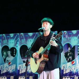 裸睡玩奶头(高H)文双性
